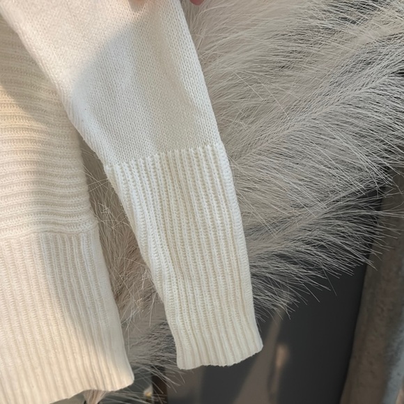 Vince Camuto Cream Turtleneck Sweater with Ribbed Texture - Picture 3 of 6